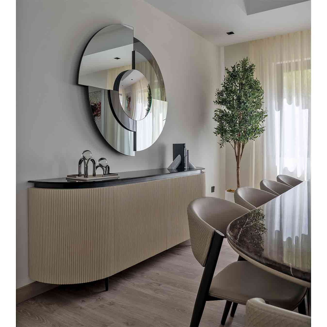 Lucia Side Board 220